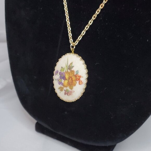 VTG  West Germany Floral Sugar Crystal Cameo Bead Necklace Goldtone Cottagecore - Picture 9 of 12